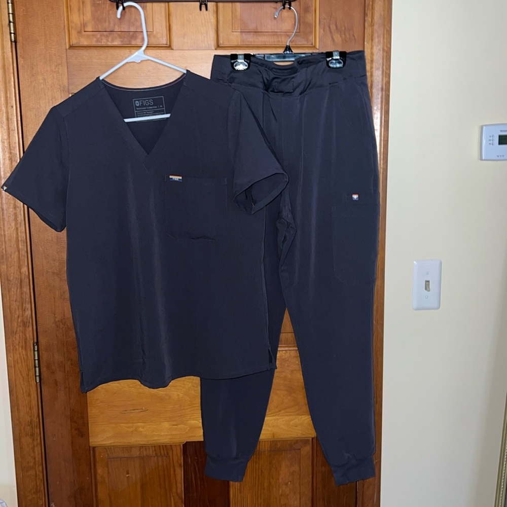 FIGS CHARCOAL GREY SET